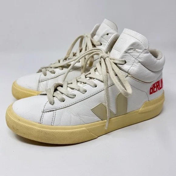 Veja MINOTAUR X BERLIN WHITE PIERRE - Women’s Size 10